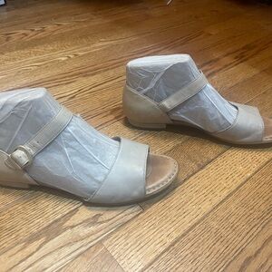 Born Women's Leather Open-Toe Ankle Strap Sandals in Light Beige